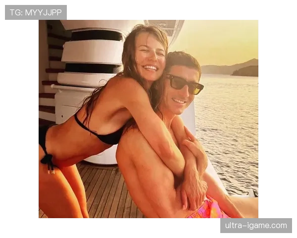 莱万训练完回家还要给老婆交手机？