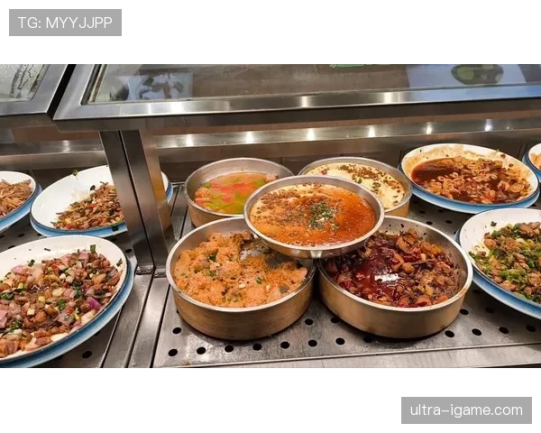 刷到施洋的晚宴照了，桌上的酒标和那只表把我瞬间打回打工人