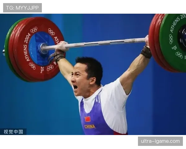 石智勇赛后拎着一个看着就比我房租贵的包，走路那股子明星气场太离谱